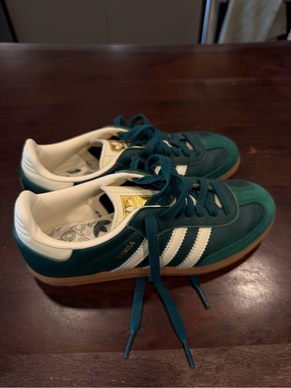 Emerald green Sambas